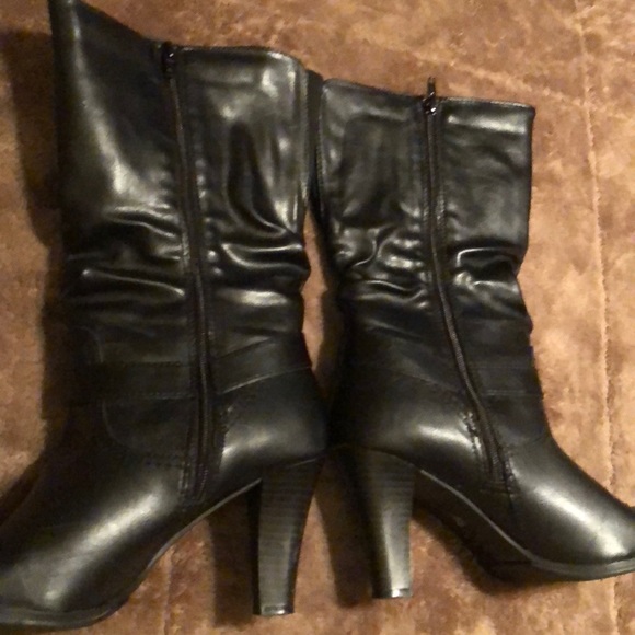 Boots - Picture 2 of 4